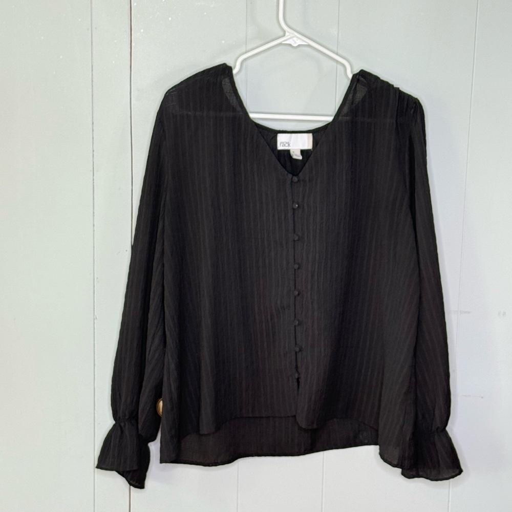 ⭐️3/$25⭐️ Black button up top with bell sleeves